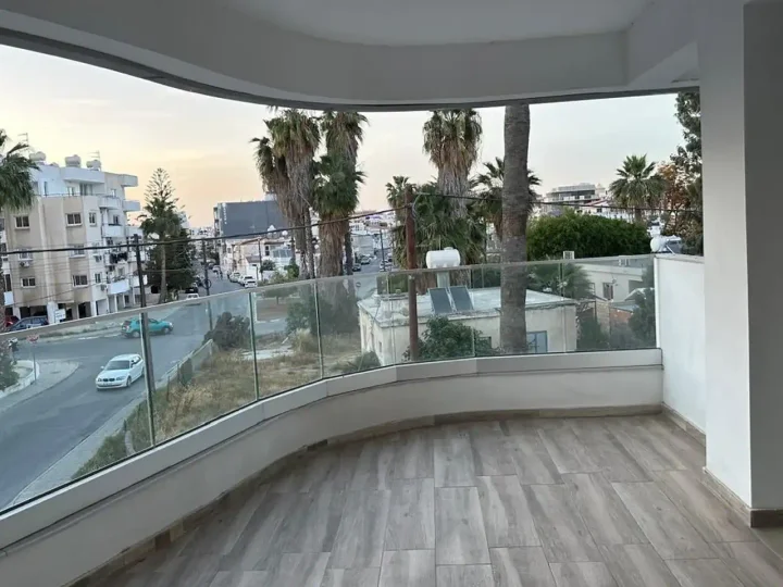 2-bedroom apartments for rent 120 m² in Larnaca, Larnaka - Makenzy