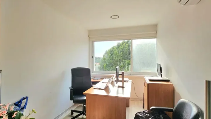 Office 214 m² for rent in Limassol, Limassol - Agia Zoni