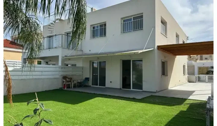4-bedroom semi-detached house for rent 250 m² in Limassol, Limassol - Mesa Geitonia