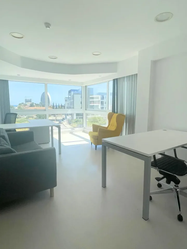 Office 500 m² for rent in Limassol, Limassol - Linopetra