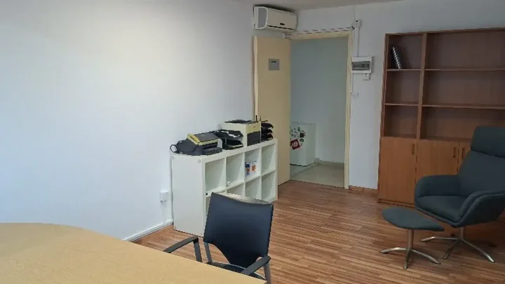Office 15 m² for rent in Limassol, Limassol - Agios Nicolaos