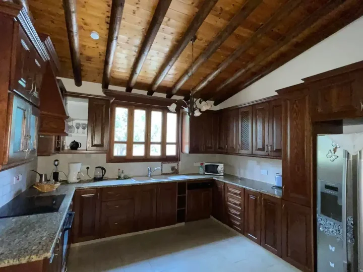 4-bedroom villa for rent 170 m² in Paphos, Peristerona Pafou