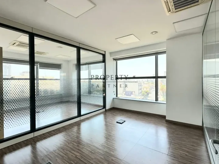 Office 188 m² for rent in Limassol, Limassol - Agia Zoni