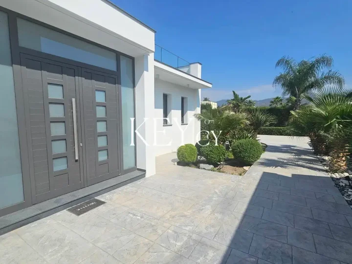 Villa for rent 330 m² in Limassol, Moni
