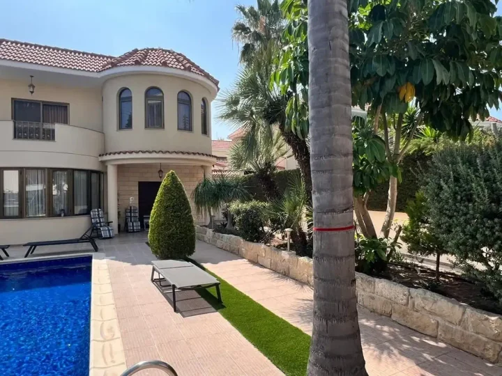 5-bedroom villa for rent 250 m² in Limassol, Agios Tychon
