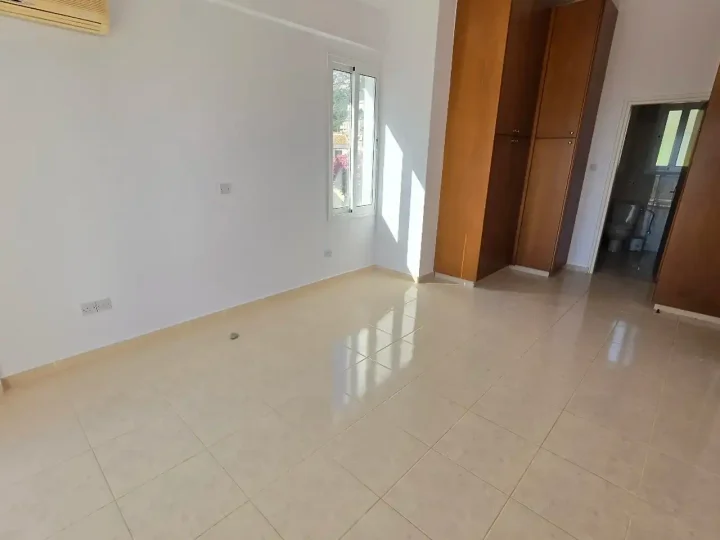 Villa for rent 220 m² in Paphos, Pegeia