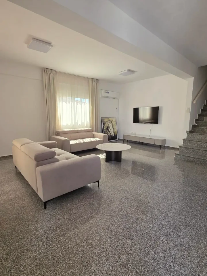 3-bedroom maisonette for rent 170 m² in Limassol, Limassol - Kapsalos
