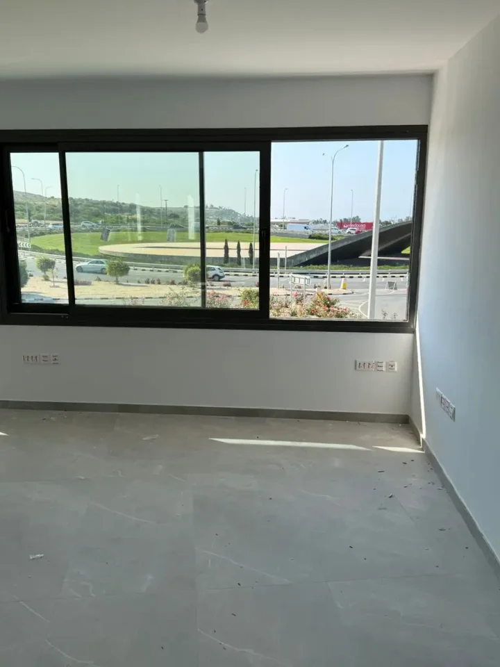 Office 95 m² for rent in Paphos, Paphos - Vasiliko