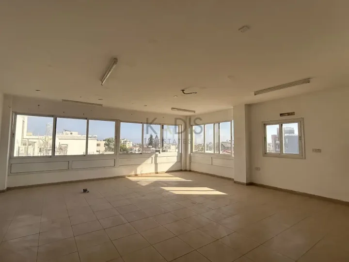 Office 250 m² for rent in Limassol, Limassol - Kapsalos