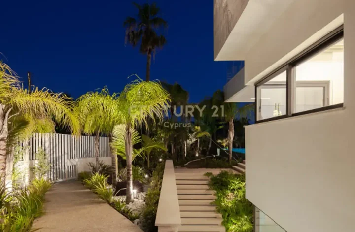 5-bedroom villa for rent 571 m² in Limassol, Germasogeia