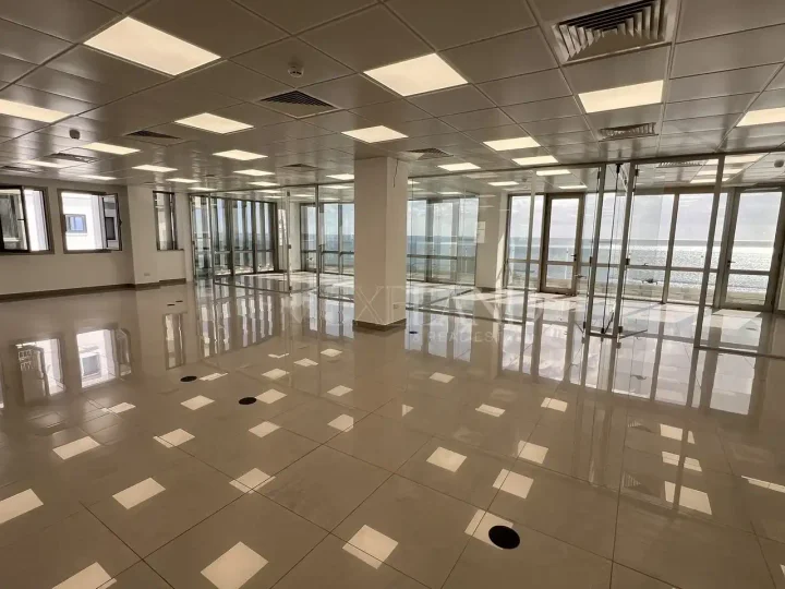 Office 242 m² for rent in Limassol, Limassol - Neapolis