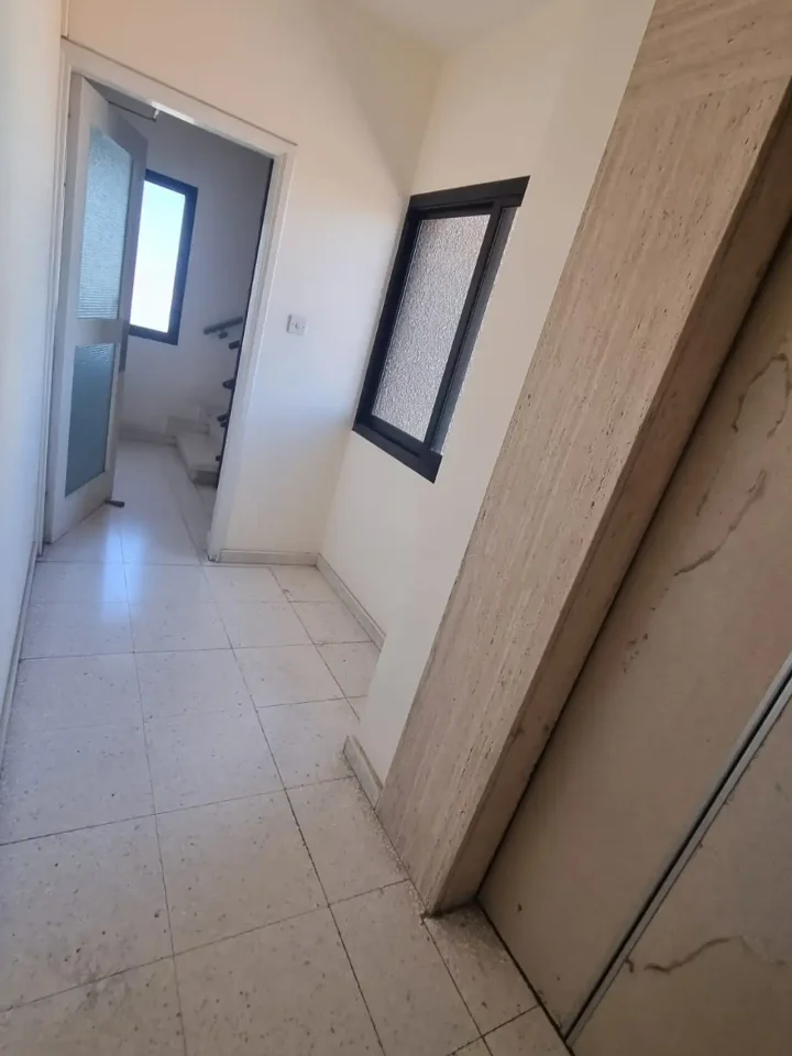 Office 168 m² for rent in Limassol, Limassol - Agia Zoni