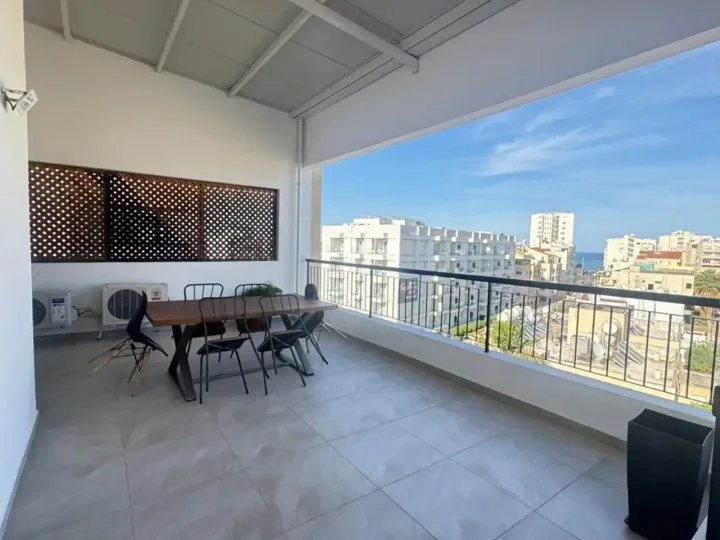 3-bedroom penthouse for rent 145 m² in Larnaca, Larnaka - Makenzy