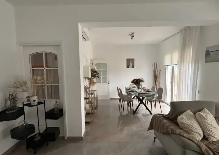 3-bedroom apartments for rent 142 m² in Limassol, Germasogeia Tourist Area