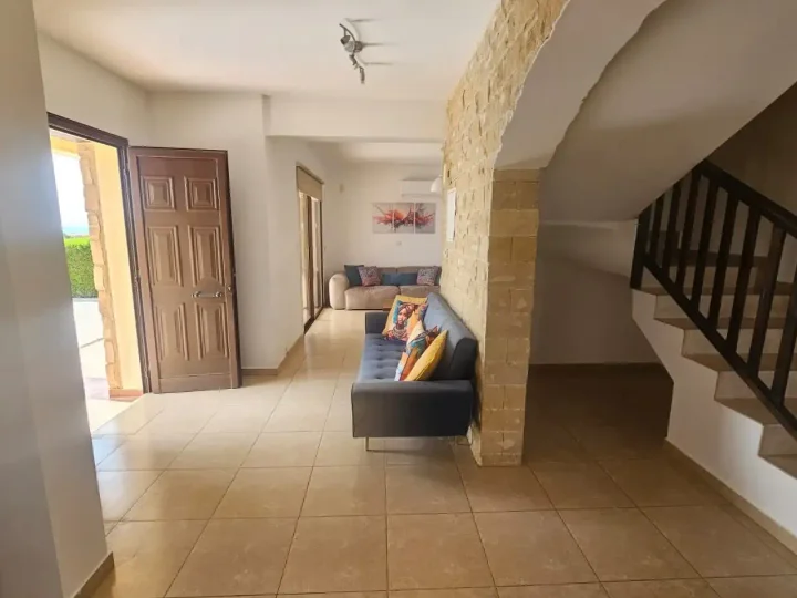 Villa for rent 250 m² in Paphos, Pegeia