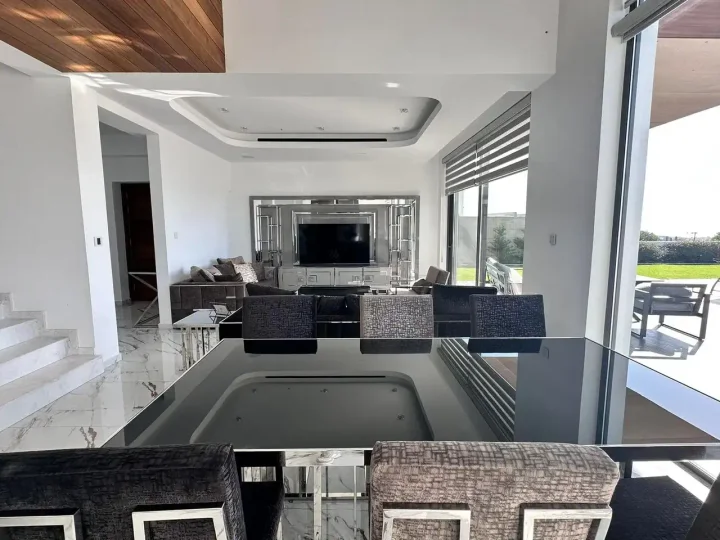 Villa for rent 350 m² in Paphos, Pegeia