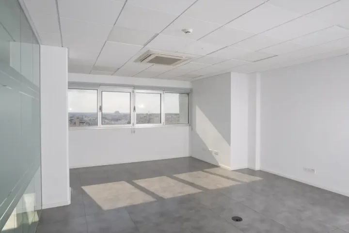 Office 500 m² for rent in Limassol, Limassol - Omonia