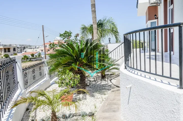 4-bedroom villa for rent 350 m² in Larnaca, Oroklini