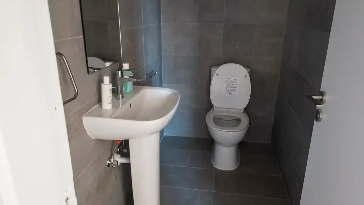 Office 90 m² for rent in Limassol, Limassol - Agia Zoni