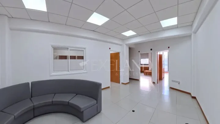 Office 200 m² for rent in Limassol, Limassol - Agia Fyla