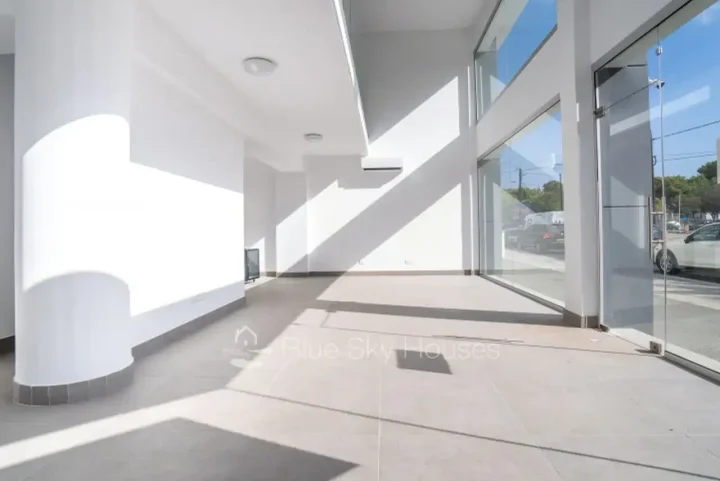Office 112 m² for rent in Limassol, Limassol - Petrou Kai Pavlou