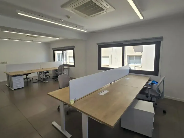 Γραφείο 230 μ² προς ενοικίαση στην τοποθεσία Limassol, Limassol - Katholiki