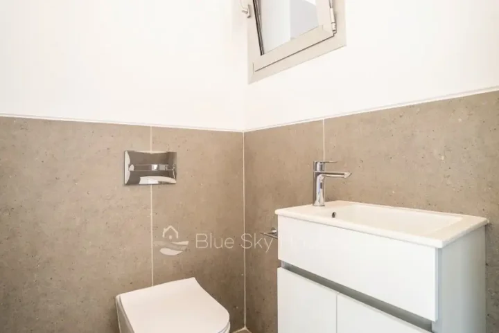 Office 63 m² for rent in Limassol, Limassol - Petrou Kai Pavlou