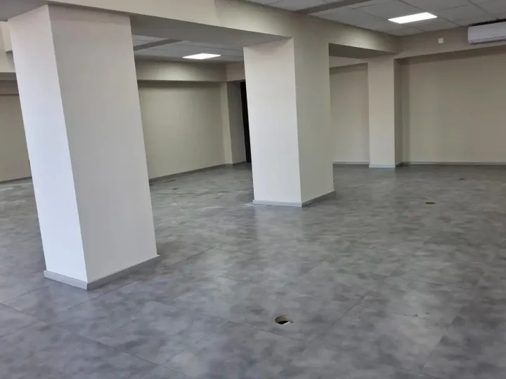 Office 370 m² for rent in Limassol, Limassol - Zakaki