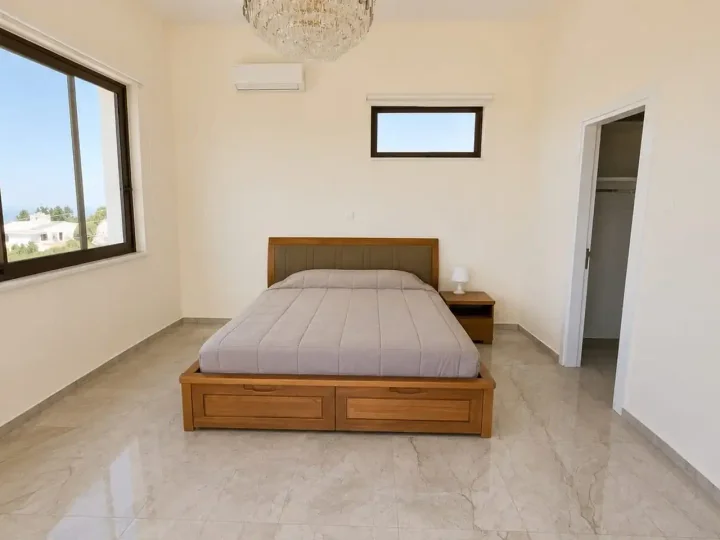 Villa for rent 300 m² in Paphos, Tala