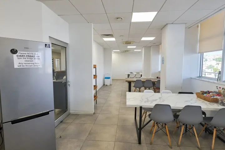 Office 1000 m² for rent in Limassol, Limassol - Kapsalos