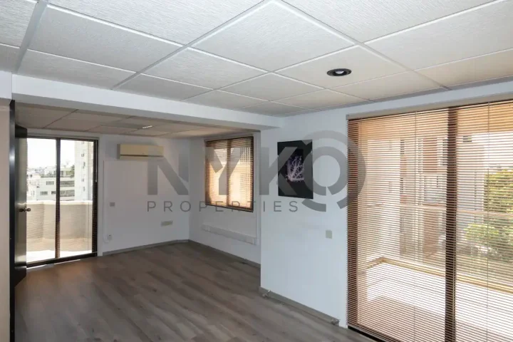 Office 180 m² for rent in Limassol, Limassol - Agia Zoni