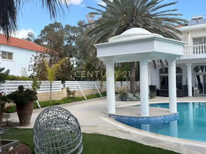 5-bedroom villa for rent 400 m² in Larnaca, Meneou