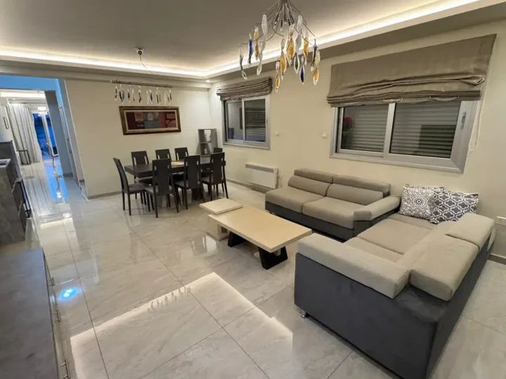 3-bedroom semi-detached house for rent 190 m² in Limassol, Kato Polemidia