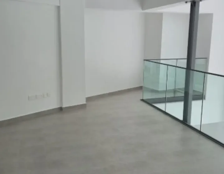Office 89 m² for rent in Larnaca, Larnaka - Finikoudes