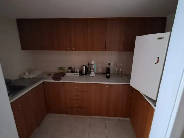 Office 190 m² for rent in Limassol, Limassol - Apostolos Andreas