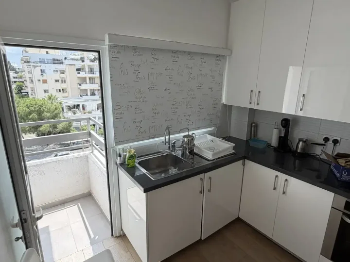 Office 100 m² for rent in Nicosia, Agioi Omologites