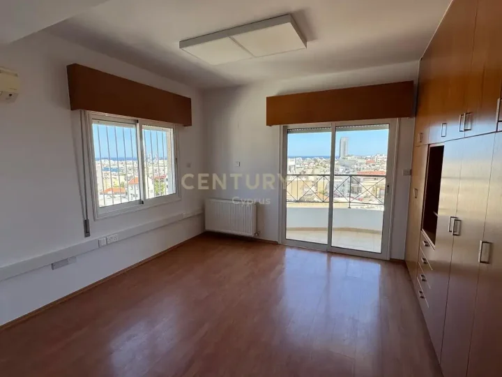 Office 171 m² for rent in Limassol, Germasogeia