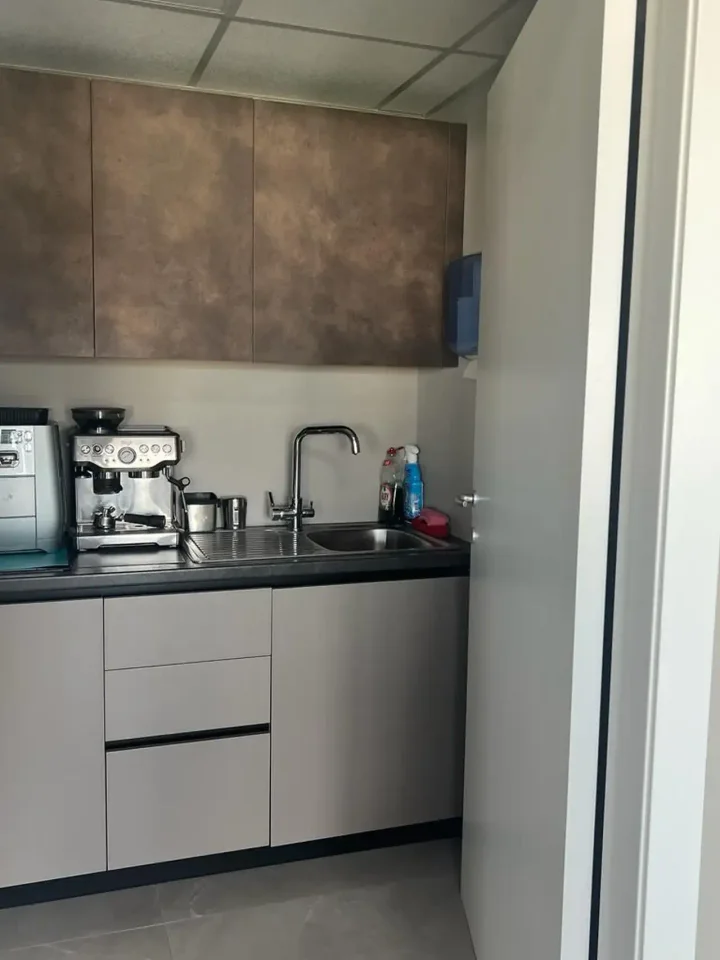 Office 500 m² for rent in Limassol, Limassol - Zakaki