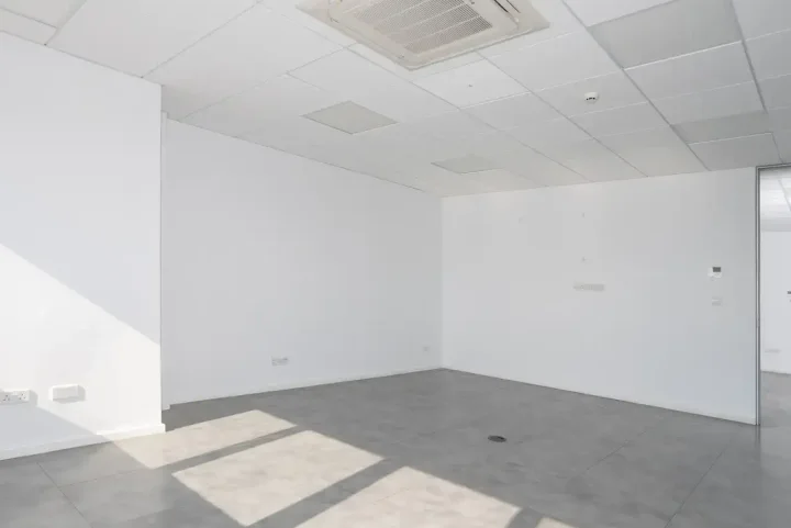 Office 500 m² for rent in Limassol, Limassol - Omonia