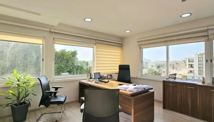 Office 214 m² for rent in Limassol, Limassol - Agia Zoni
