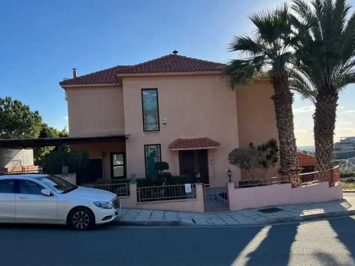 Villa for rent 300 m² in Limassol, Germasogeia