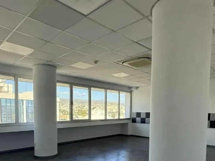 Office 434 m² for rent in Limassol, Limassol - Neapolis