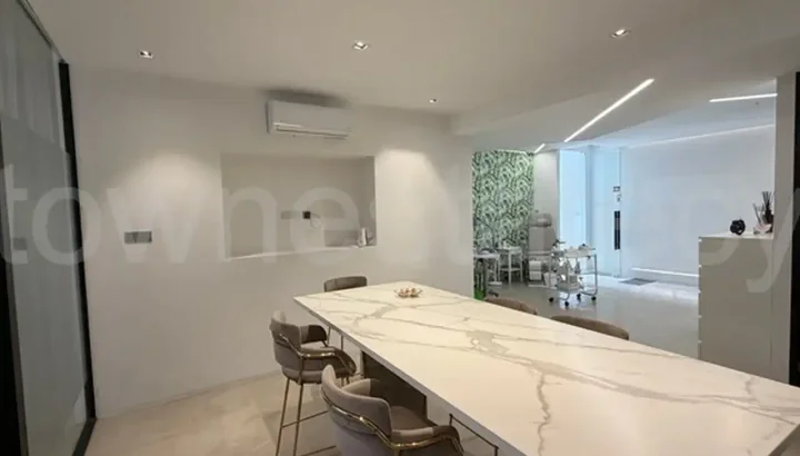 Office 80 m² for rent in Limassol, Germasogeia Tourist Area