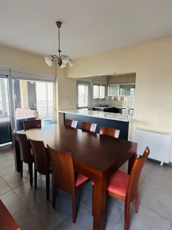 4-bedroom apartments for rent 195 m² in Nicosia, Nicosia - Lykabittos