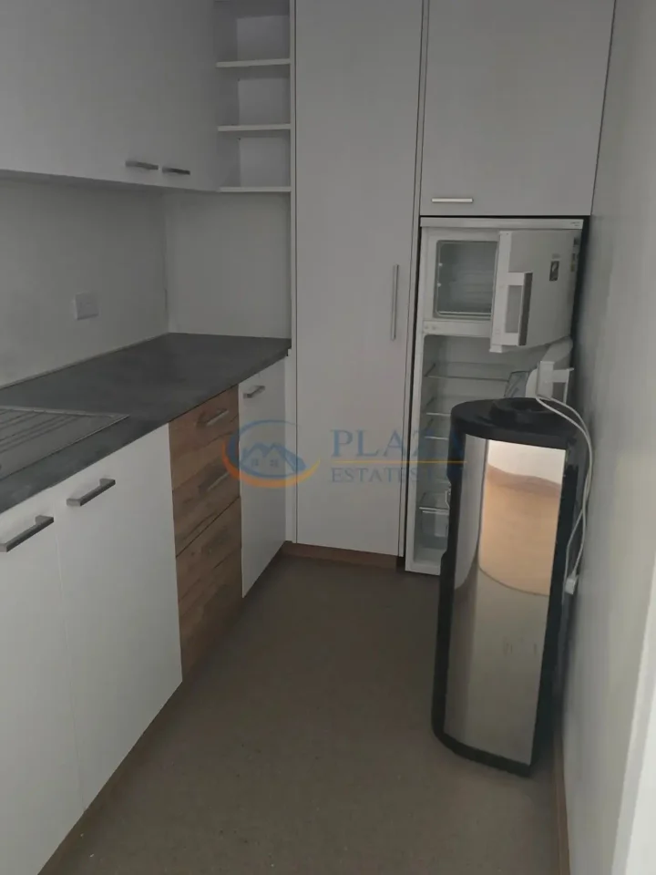 Office 100 m² for rent in Limassol, Limassol - Agia Zoni