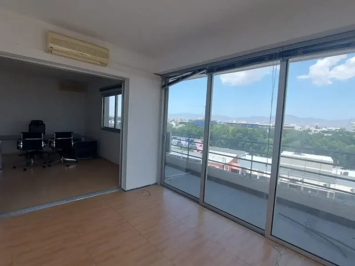 Office 240 m² for rent in Nicosia, Egkomi