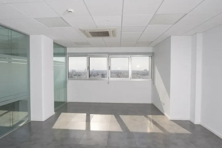 Office 500 m² for rent in Limassol, Limassol - Omonia
