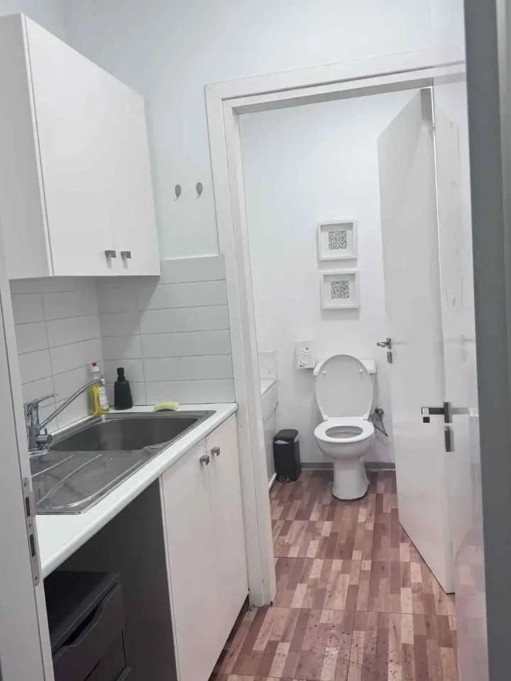 Office 216 m² for rent in Limassol, Limassol Marina