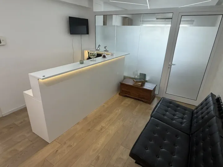 Office 100 m² for rent in Nicosia, Agioi Omologites