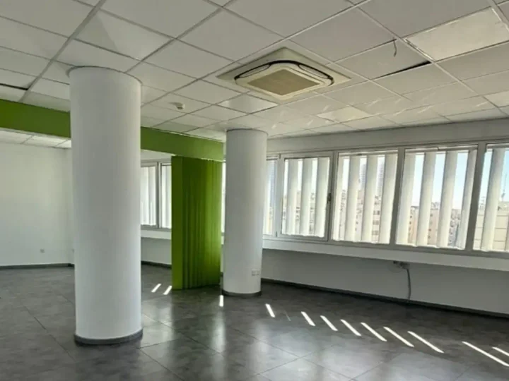 Office 434 m² for rent in Limassol, Limassol - Neapolis